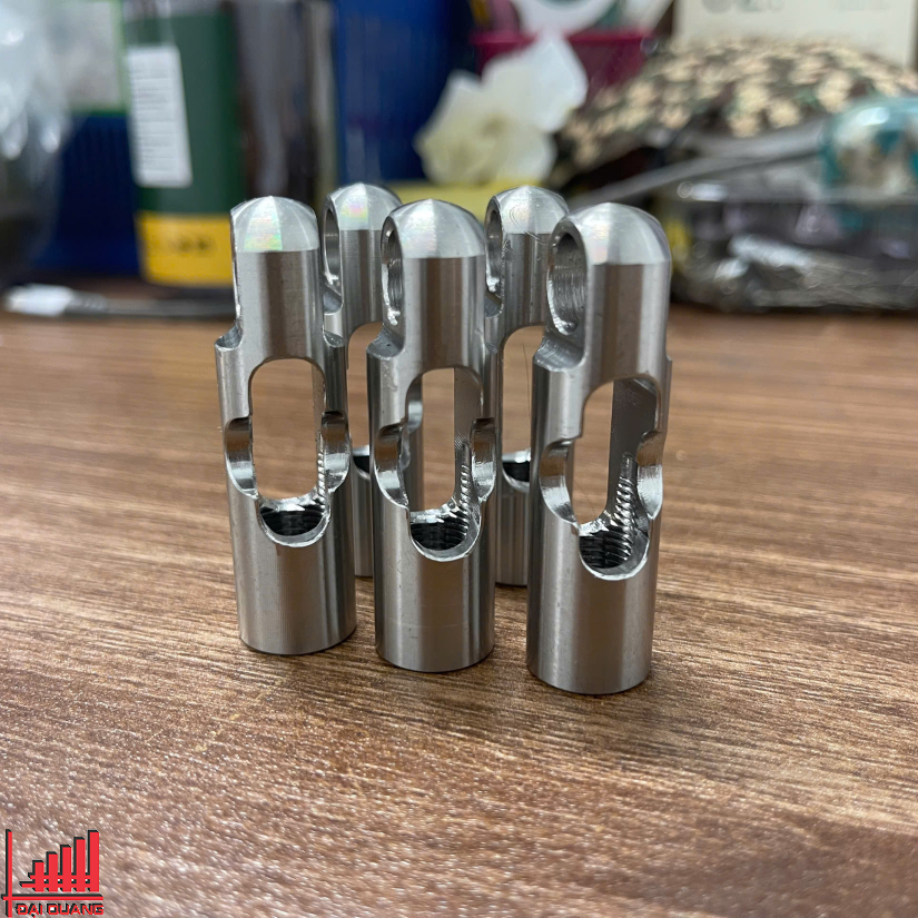 ĐẦU REN INOX