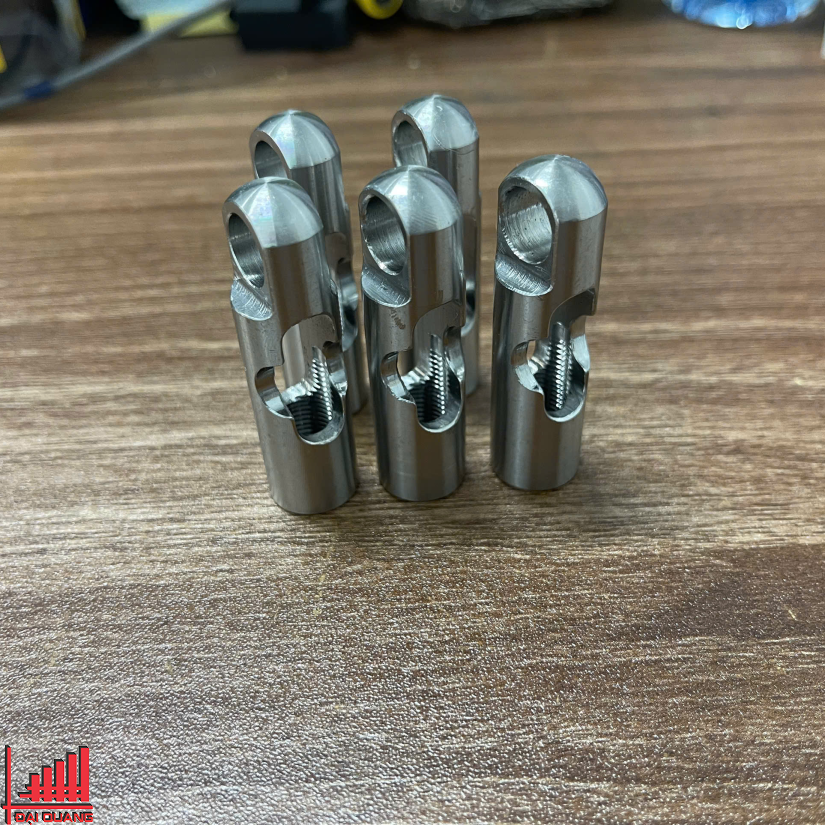 ĐẦU REN INOX