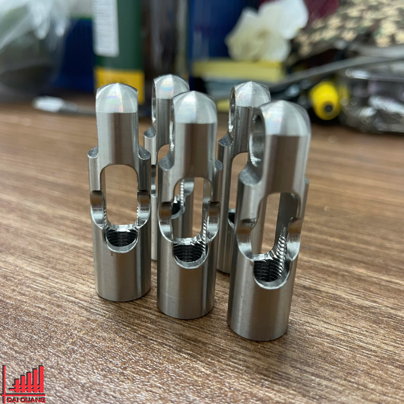 ĐẦU REN INOX