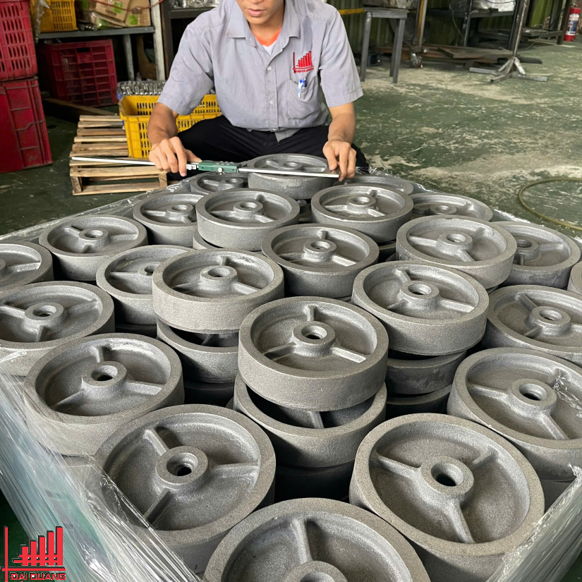 BÁNH XE ĐÚC Ø210*50MM 